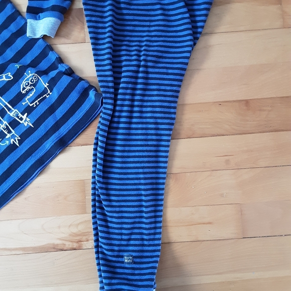 Souris mini pyjamas size 5-6 - Picture 4 of 4